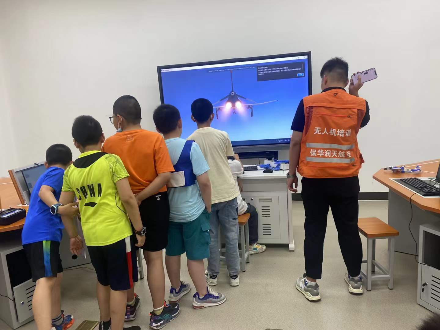 新疆保華潤天航空——青少年無人機(jī)培訓(xùn)日常訓(xùn)練