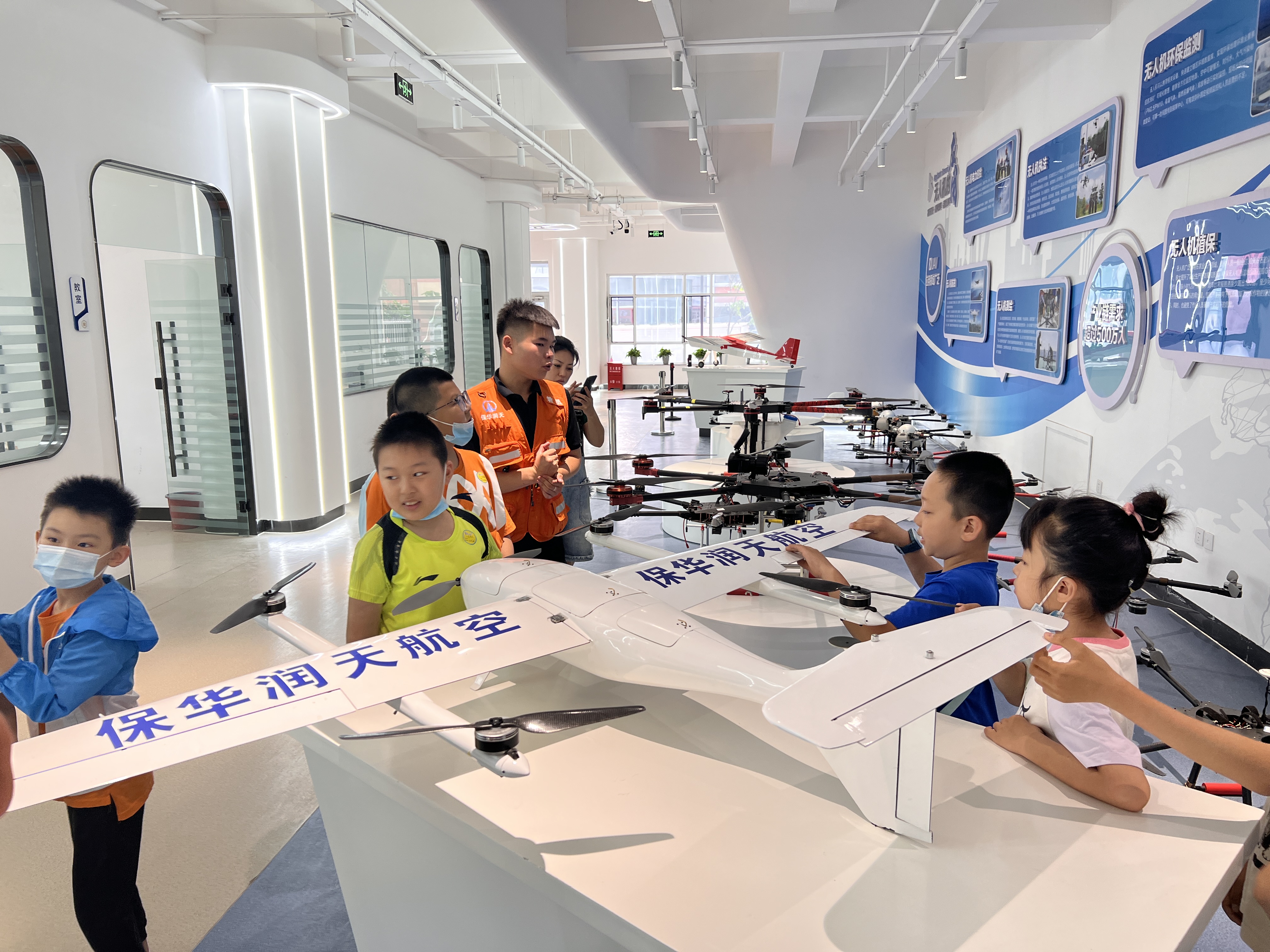 青少年無人機培訓丨青少年學無人機有什么好處?要學多久?