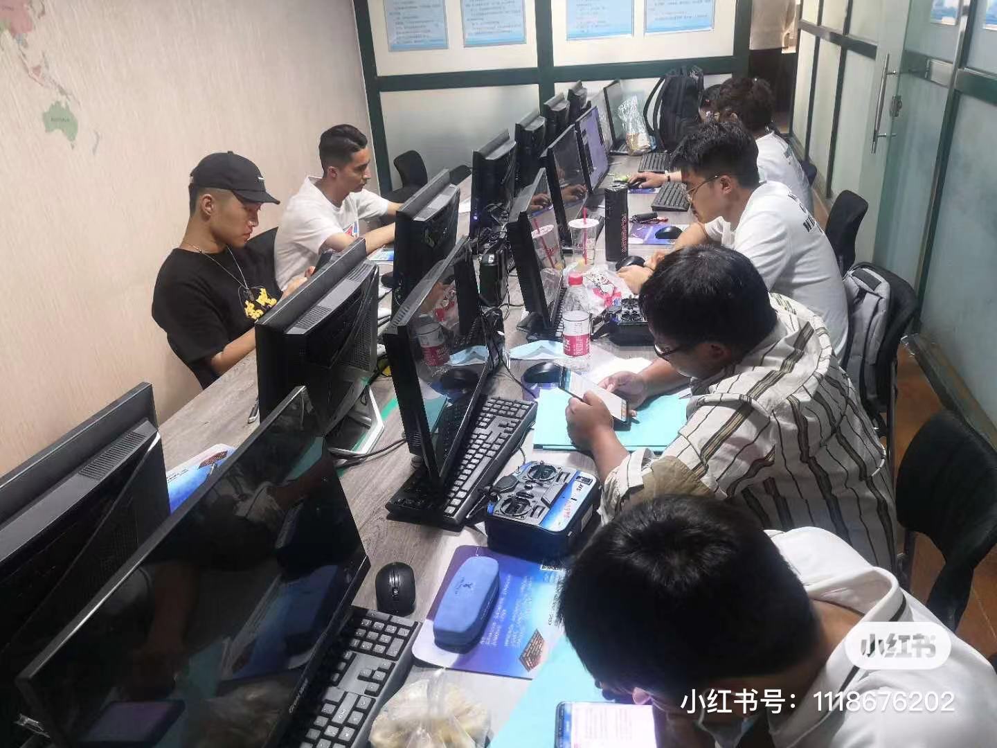 【新疆保華潤天青少年無人機培訓】孩子投身無人機領域，家長必知的利弊分析