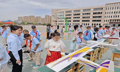 【新疆青少年無人機培訓】多旋翼無人機操作技巧，保華潤天航空專業(yè)指導