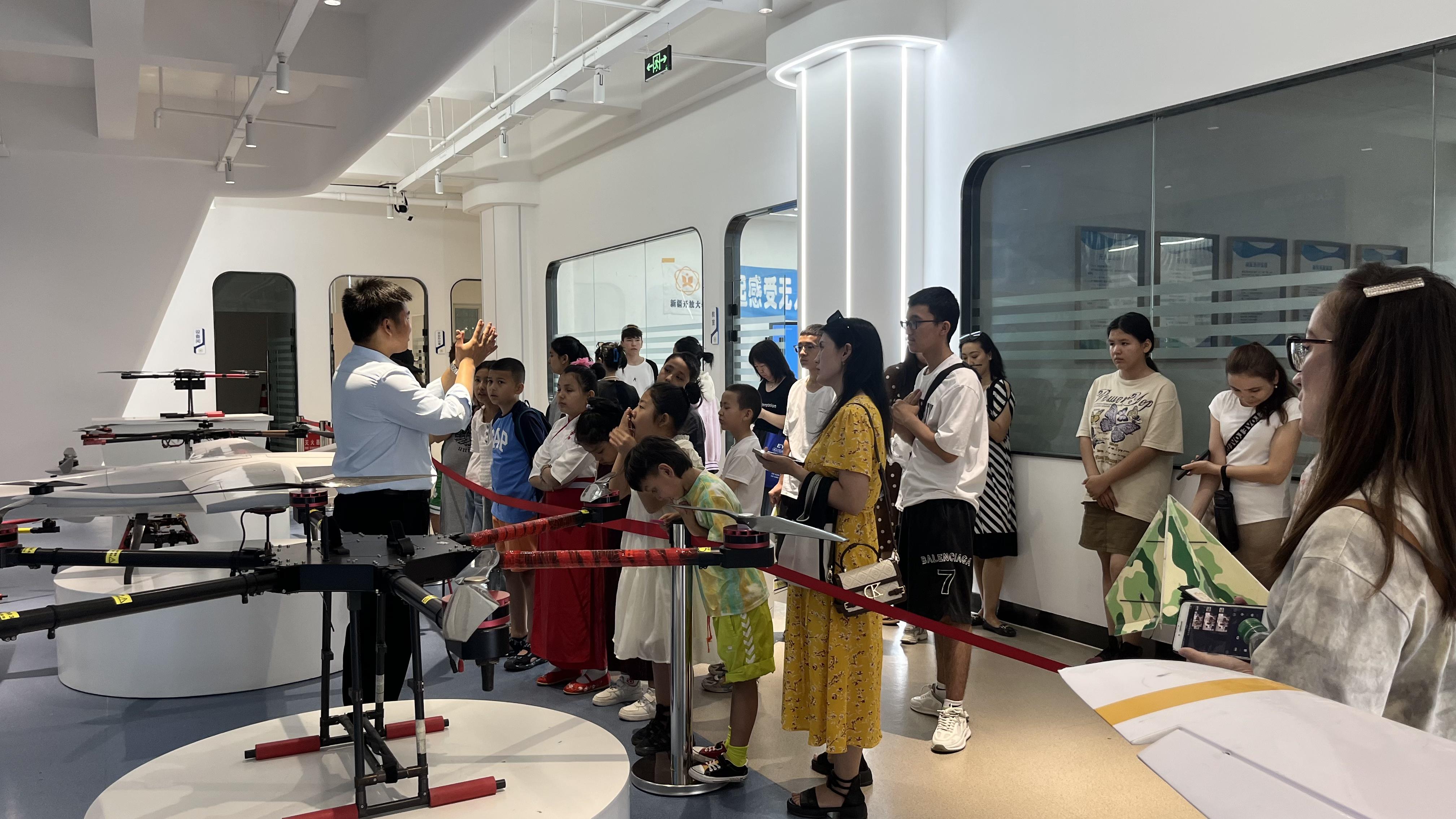 新疆青少年無人機訓(xùn)練基地【保華潤天航空】