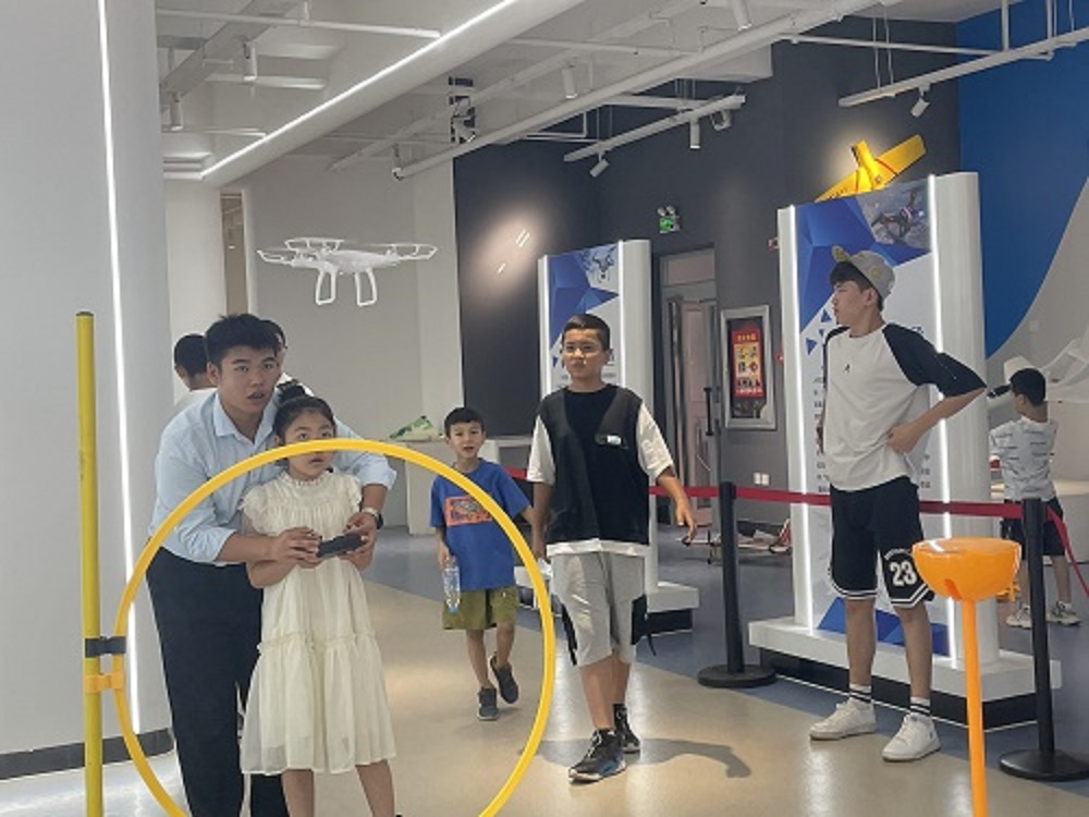 【新疆青少年無人機培訓(xùn)】少兒無人機課程學(xué)什么？-保華潤天航空