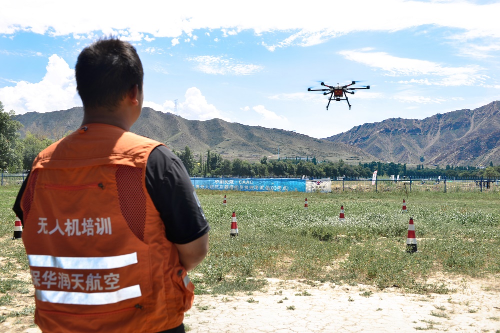 新疆青少年無人機培訓(xùn)：無人機小白適合考什么證件？-保華潤天航空