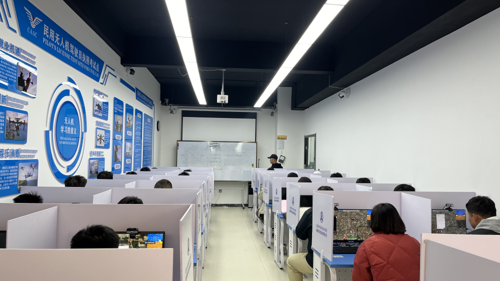 【新疆青少年無人機培訓】無人機飛手執照：為何脫產學習是成功的關鍵？-保華潤天航空