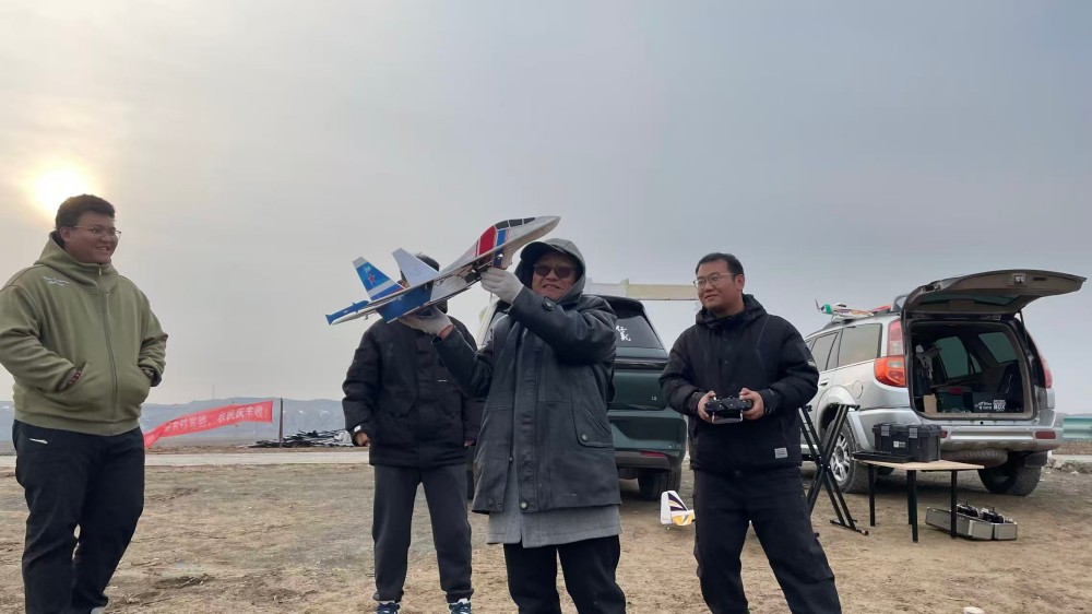 保華潤(rùn)天新疆無人機(jī)培訓(xùn)：行業(yè)剛需！無人機(jī)駕駛員成高薪稀缺人才
